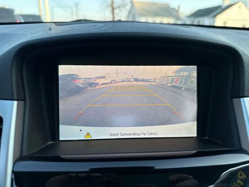 Used 2016 Chevrolet Cruze LT image 25