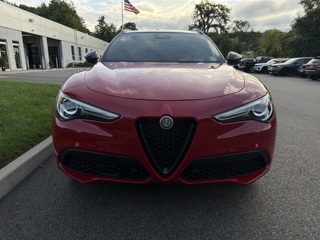 Used 2023 Alfa Romeo Stelvio Estrema AWD/4WD image 3