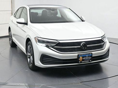 Used 2023 Volkswagen Jetta SE w/ Panoramic Sunroof Package FWD image 27