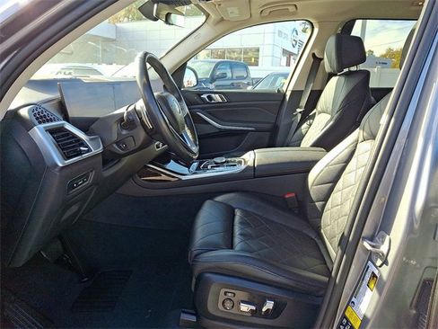Used 2024 BMW X7 xDrive40i w/ Premium Package image 13