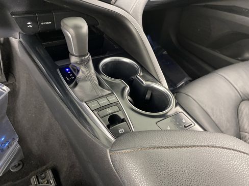 Used 2019 Toyota Camry XLE image 29