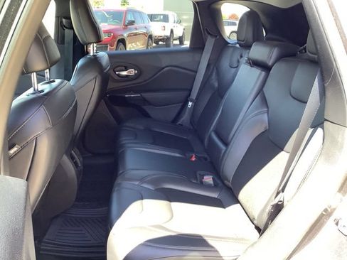 Used 2020 Jeep Cherokee Latitude Plus FWD image 22