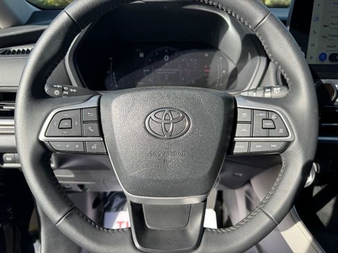 Used 2025 Toyota Grand Highlander AWD image 14