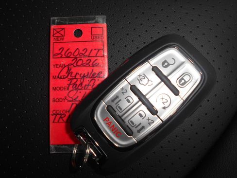 New 2026 Chrysler Pacifica Select image 10