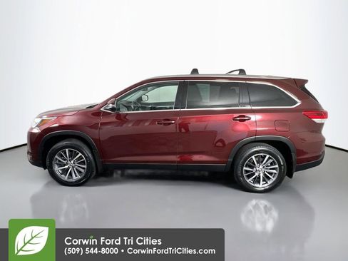 Used 2019 Toyota Highlander XLE AWD/4WD image 6