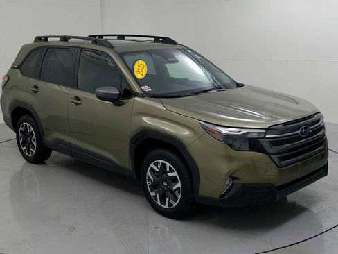 Certified 2025 Subaru Forester Premium AWD/4WD image 1
