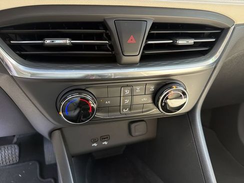 Used 2024 Buick Encore GX Preferred FWD image 17