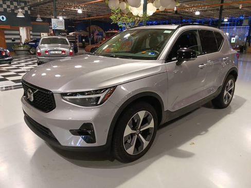 Used 2026 Volvo XC40 B5 Plus AWD/4WD image 8