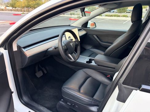 Used 2021 Tesla Model Y Long Range image 9