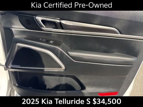 Used 2025 Kia Telluride S image 21