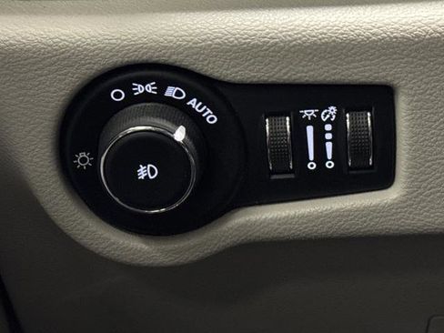 Used 2019 Chrysler Pacifica Limited image 25