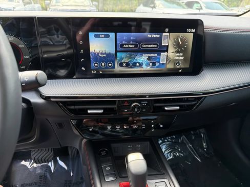 Used 2025 Nissan Kicks SR w/ SR Premium Package FWD image 25