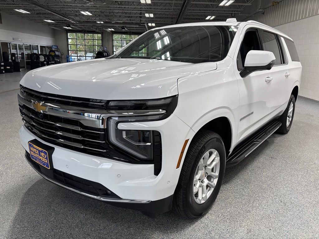 Used 2026 Chevrolet Suburban LT w/ Comfort Package AWD/4WD image 3