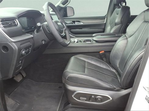 Used 2024 Jeep Wagoneer L Series II w/ Flexible Seating Group image 19