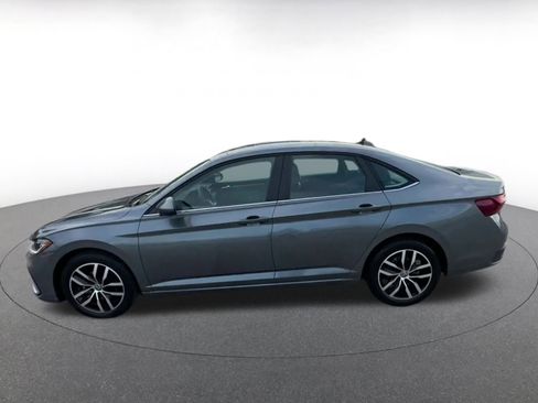 Used 2025 Volkswagen Jetta SE image 9