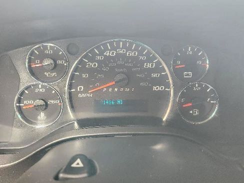 Used 2018 Chevrolet Express 2500 w/ Driver Convenience Package RWD image 11