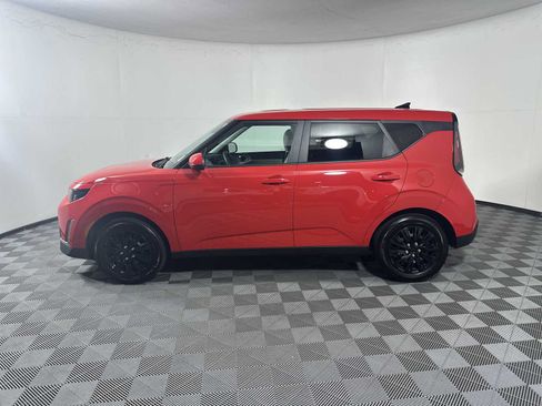 Used 2023 Kia Soul LX FWD image 4