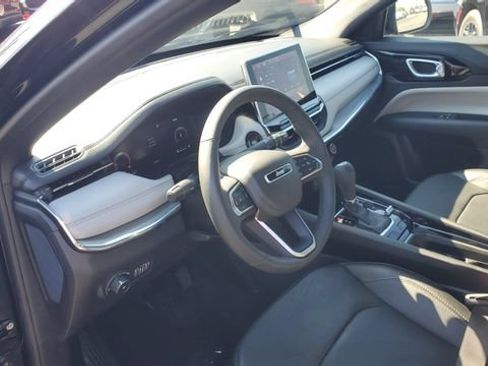 Used 2023 Jeep Compass Limited w/ Elite Group AWD/4WD image 8
