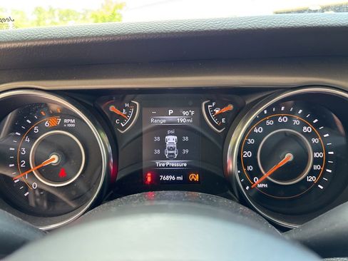 Used 2022 Jeep Wrangler Sport AWD/4WD image 11