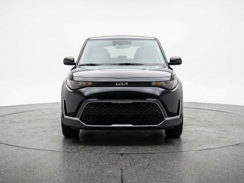 Used 2025 Kia Soul LX w/ LX Technology Package FWD image 2