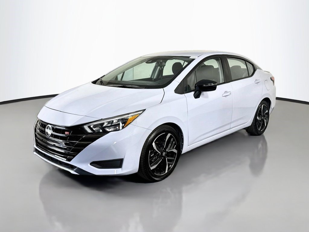 Used 2025 Nissan Versa SR FWD image 4