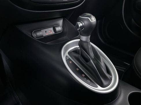 Used 2019 Kia Soul + image 17