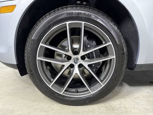 Certified 2026 Porsche Macan AWD/4WD image 13