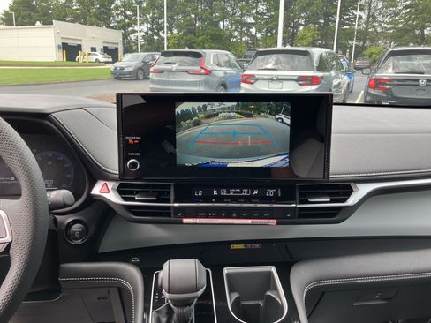 Used 2026 Toyota Sienna XSE FWD image 26