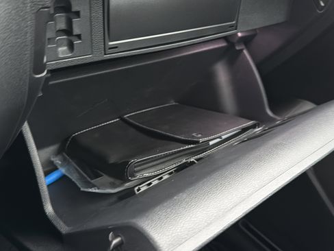 Used 2023 Volkswagen Tiguan SE R-Line image 44