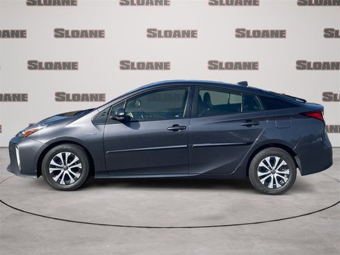 Used 2022 Toyota Prius XLE image 2