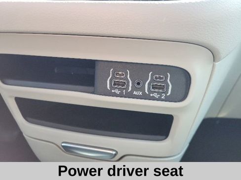 Used 2023 Chrysler Voyager LX FWD image 6
