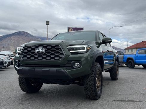Used 2022 Toyota Tacoma TRD Off-Road image 95