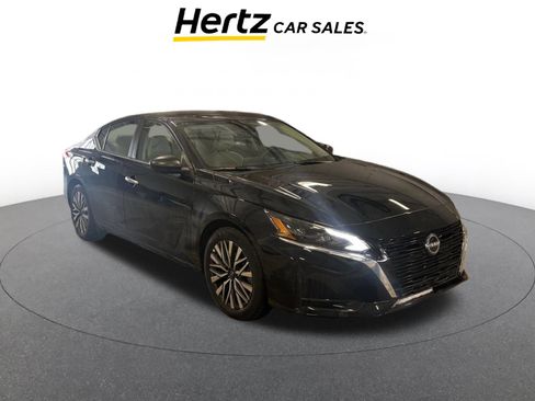 Used 2025 Nissan Altima 2.5 SV image 1
