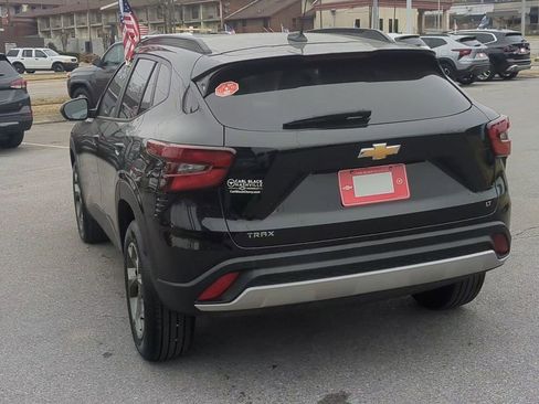 Used 2025 Chevrolet Trax LT w/ Driver Confidence Package image 7