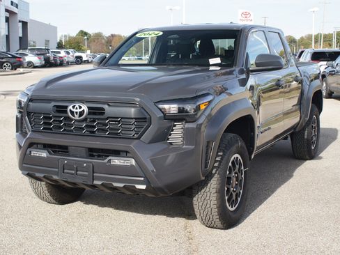 Used 2024 Toyota Tacoma TRD Off-Road image 2