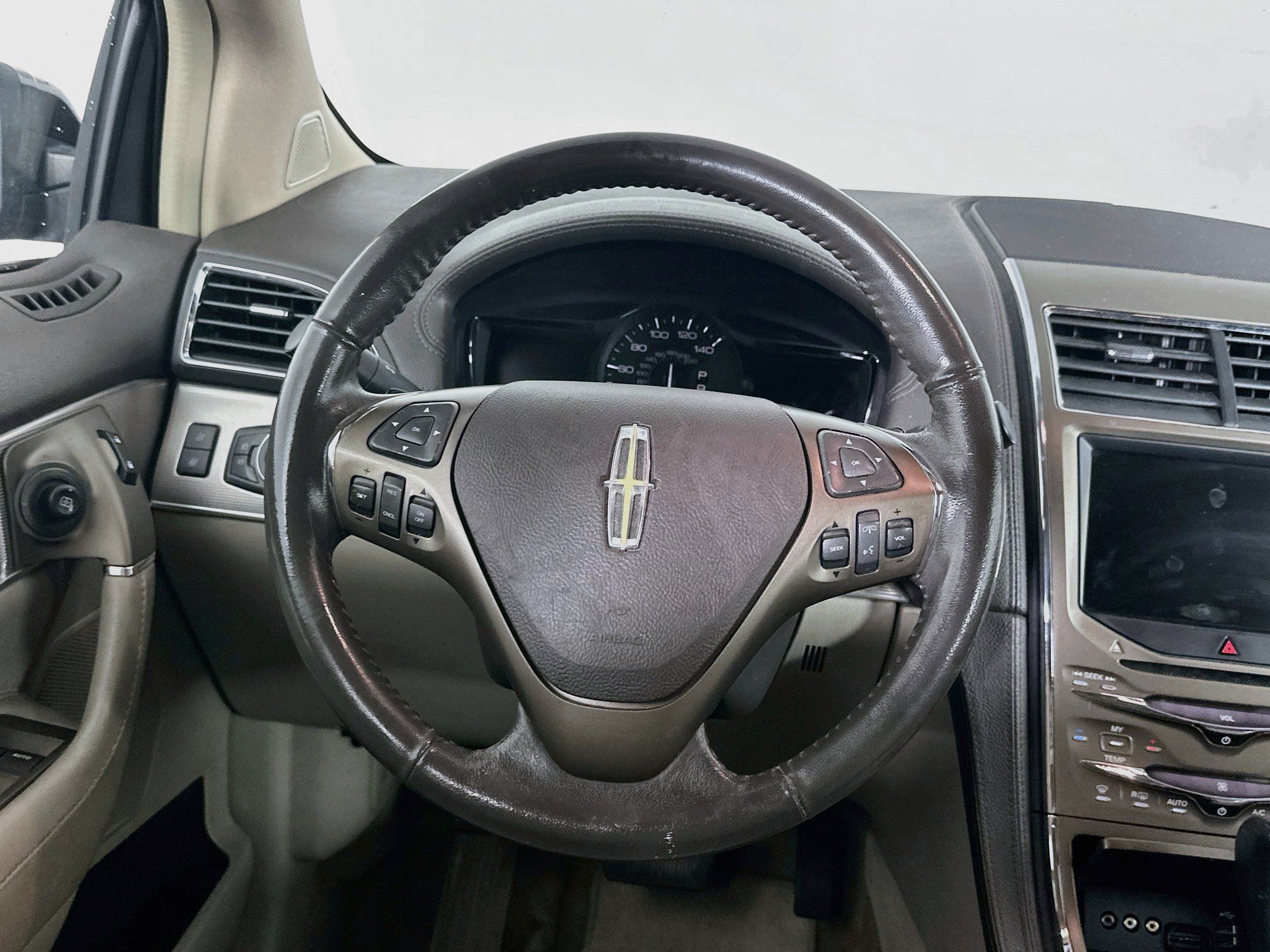 Used 2013 Lincoln MKX FWD image 17