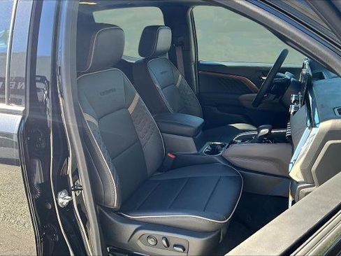 New 2026 GMC Canyon Denali w/ LPO, Denali Black Edition image 8