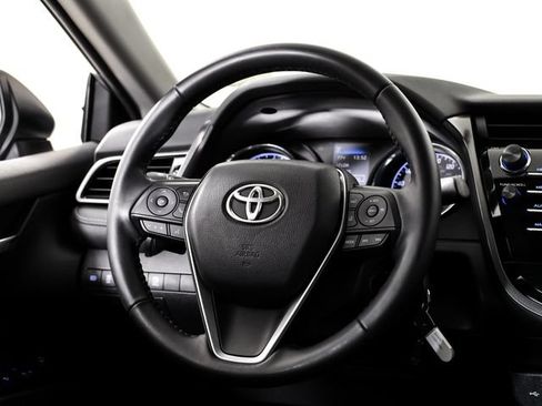 Used 2020 Toyota Camry SE FWD image 21