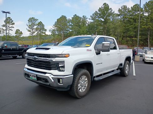 Used 2024 Chevrolet Silverado 2500 LT AWD/4WD image 1