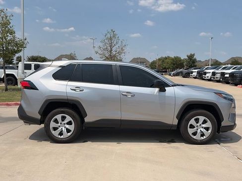Used 2025 Toyota RAV4 LE AWD/4WD image 8