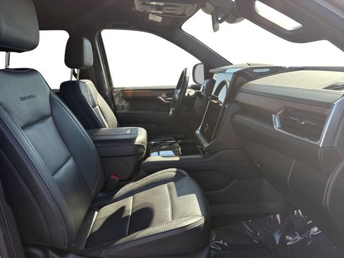 Certified 2025 GMC Yukon XL Denali AWD/4WD image 17