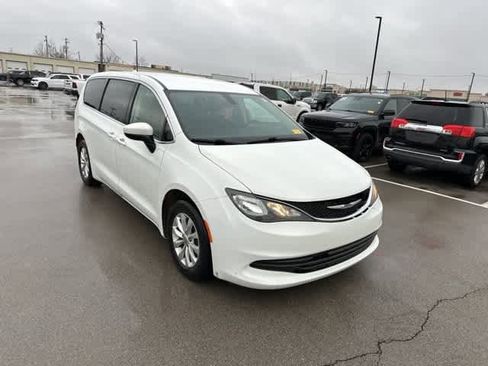 Used 2017 Chrysler Pacifica Touring w/ Tire & Wheel Group image 19