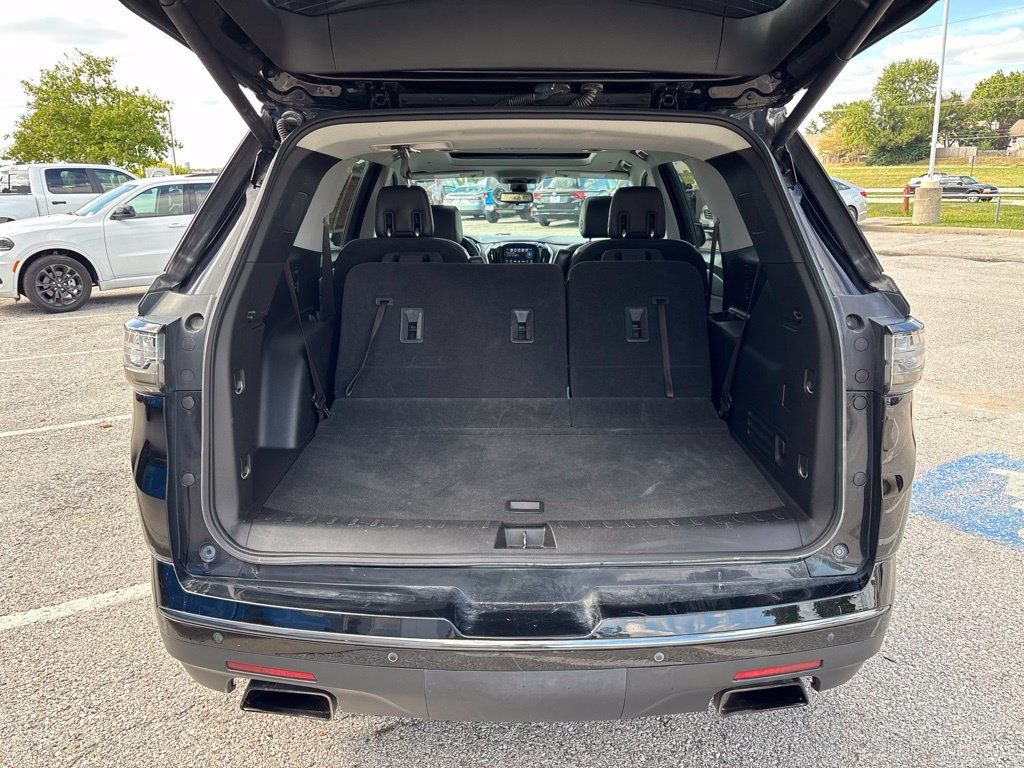 Used 2018 Chevrolet Traverse Premier w/ Redline Edition AWD/4WD image 11