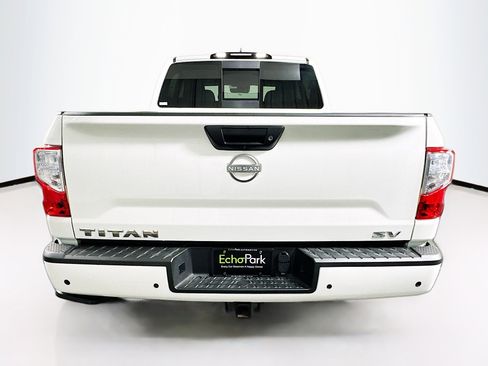 Used 2024 Nissan Titan SV w/ SV Convenience Package image 7