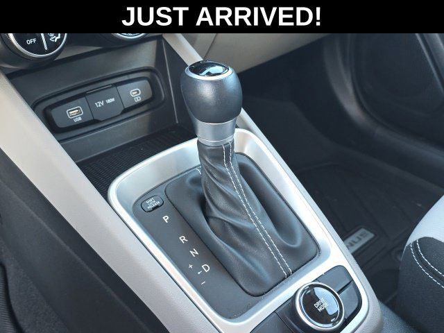 Certified 2025 Hyundai Venue SEL FWD image 14