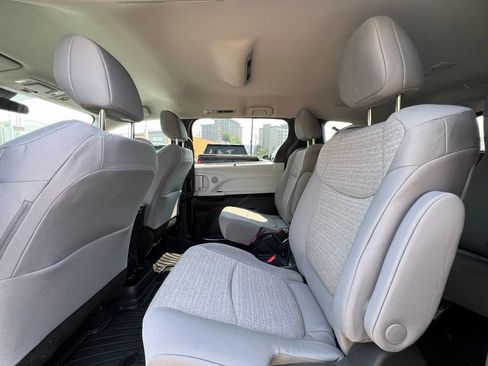 Certified 2025 Toyota Sienna LE AWD/4WD image 13