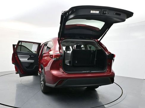 Used 2023 Toyota Highlander XLE image 52