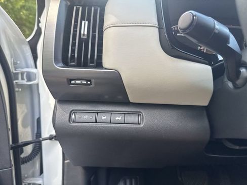 Used 2024 Nissan Pathfinder SL w/ SL Premium Package FWD image 28