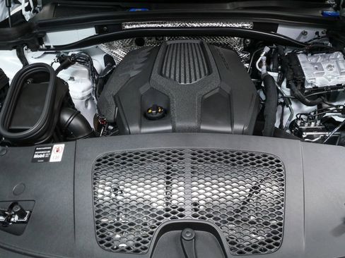 New 2026 Porsche Macan image 38