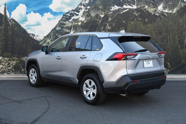 Certified 2024 Toyota RAV4 LE AWD/4WD image 9